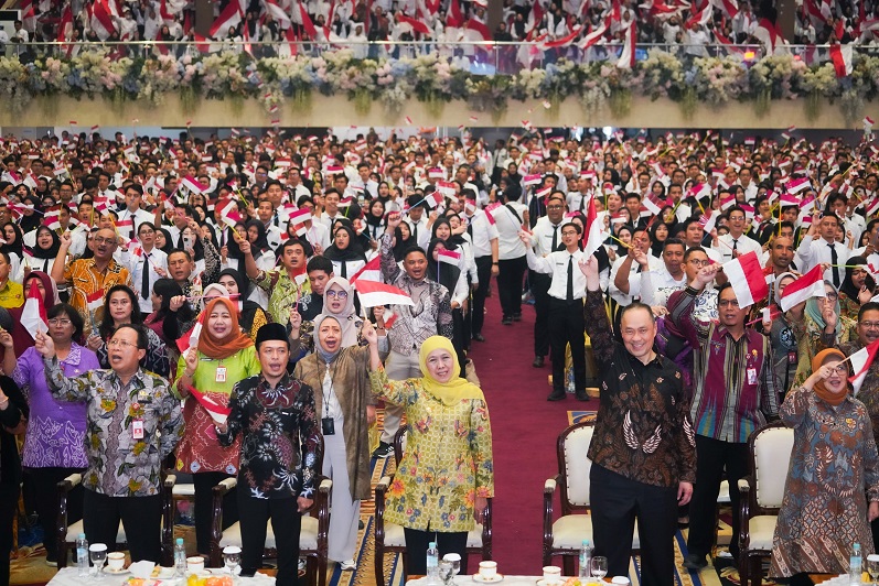 4.172 CPNS dan PPPK Jatim Terima SK Pengangkatan, Gubernur Khofifah Tegaskan Pentingnya Konsistensi, Inovasi dan Sinergi