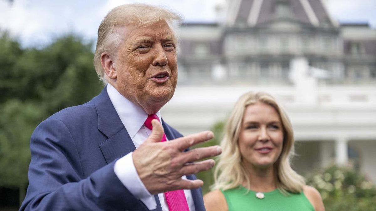 Trump Tertangkap Tutupi Memar di Tangan dengan Makeup, Kondisi Kesehatan Jadi Sorotan