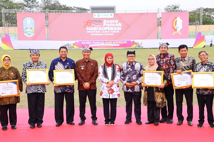 Jatim Tercepat Bentuk Koperasi Merah Putih, Gubernur Khofifah: Unit Usaha KMP Harus Sinergi dengan UKM Setempat