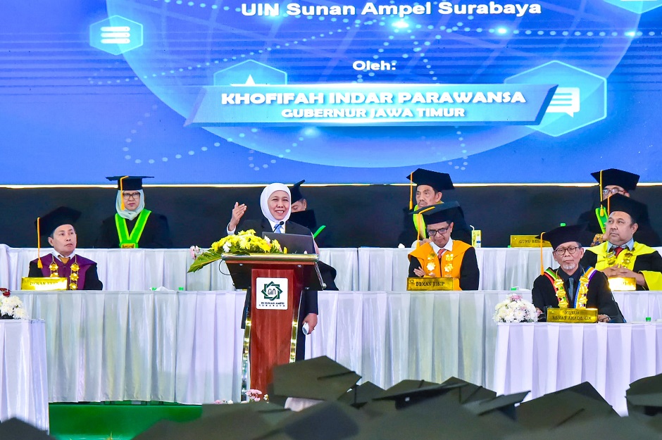 Orasi Ilmiah di Hadapan Wisudawan UINSA, Gubernur Khofifah Komitmen Bangun Pendidikan Islam Inklusif,  Kolaboratif dan Berdampak