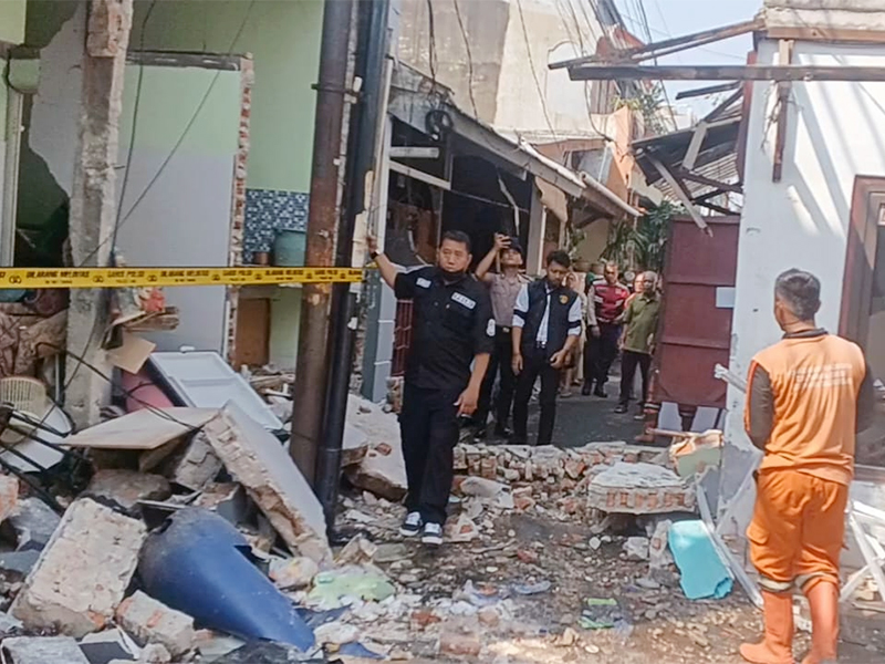 Ledakan Tabung Gas Hancurkan Rumah Warga di Duren Sawit