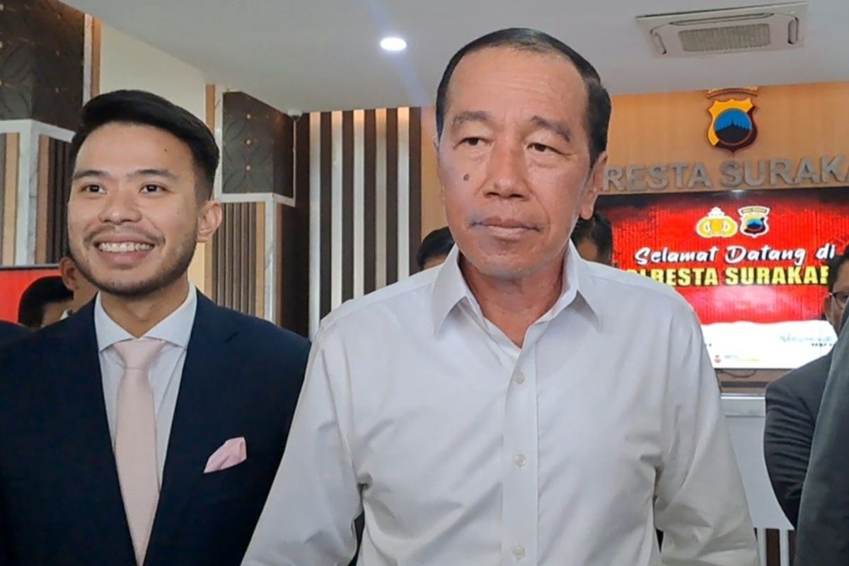 Polisi Sita Dua Ijazah Jokowi Saat Pemeriksaan di Solo