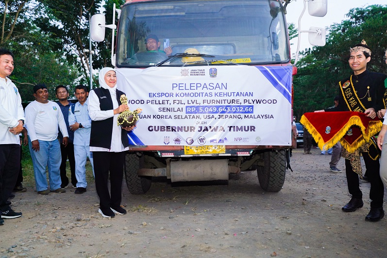 Gubernur Khofifah Apresiasi Nilai Transaksi Ekonomi Kelompok Tani Hutan Jatim Tertinggi seIndonesia