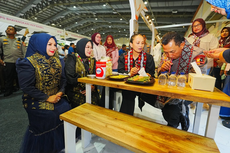 Kapolri Nikmati Kupi Khop di Stan Bhayangkari Aceh