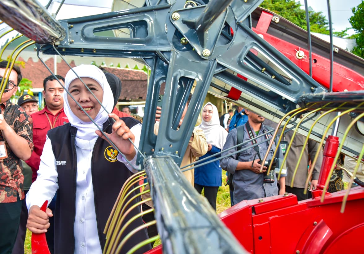 Dorong Produksi Hasil Pertanian di Jember Naik, Gubernur Khofifah: Bantuan Alsintan Langkah Menuju Kedaulatan Pangan Jatim