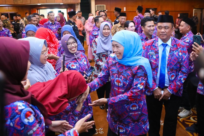 Gubernur Khofifah Pastikan Pemprov Jatim Kawal Status Kepegawaian Perangkat Desa