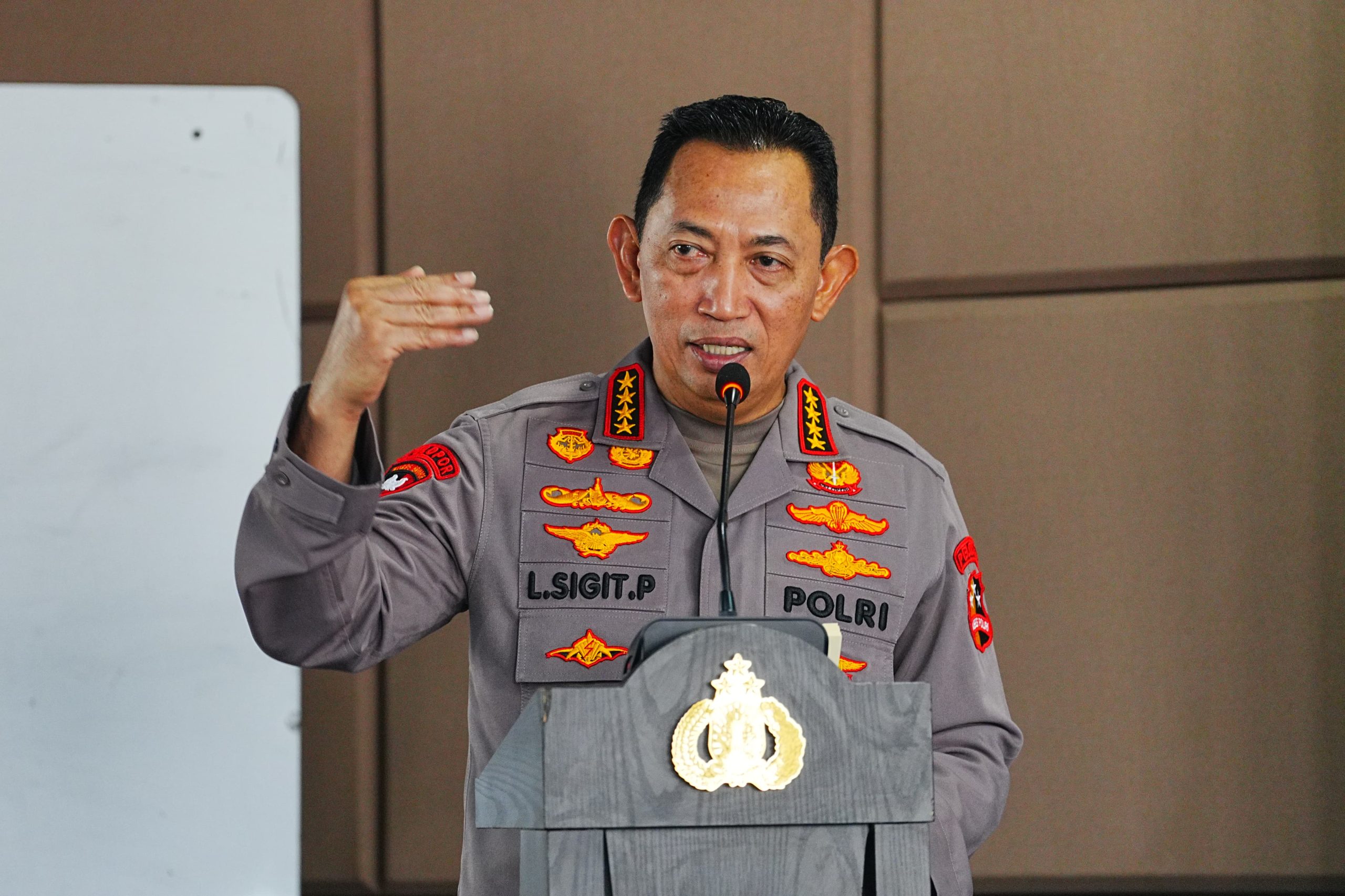 Kapolri: Titik Api di Kalbar Menurun, Modifikasi Cuaca Berhasil Redam Karhutla