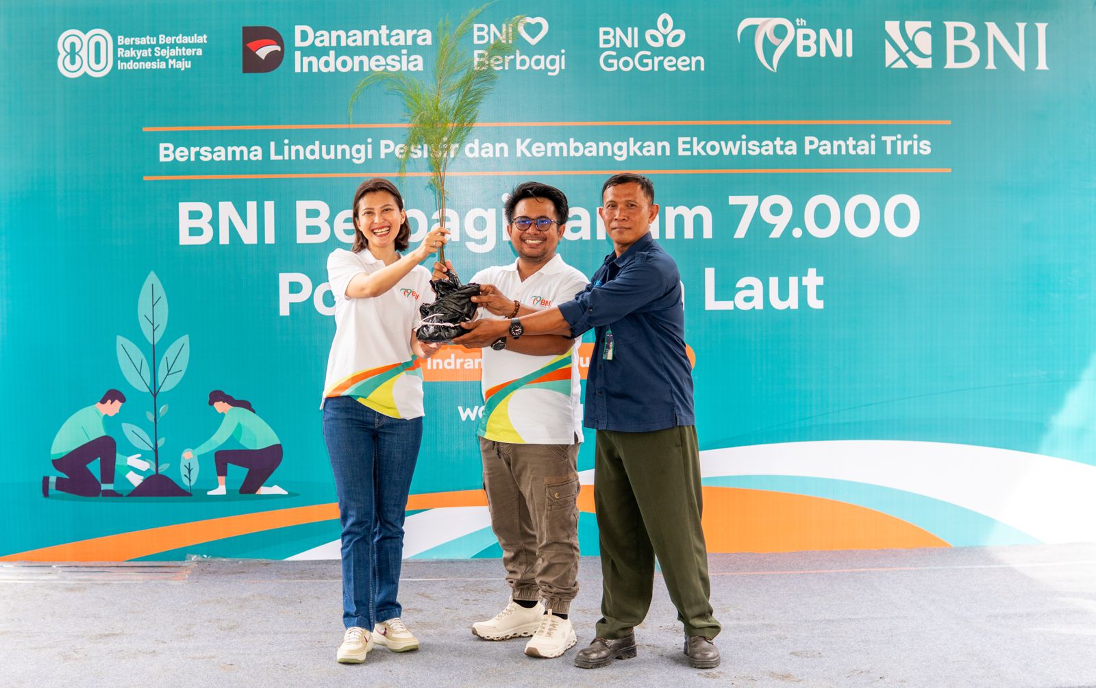 BNI Rayakan Ulang Tahun ke-79 dengan Aksi Nyata Hijaukan Pantai Tiris