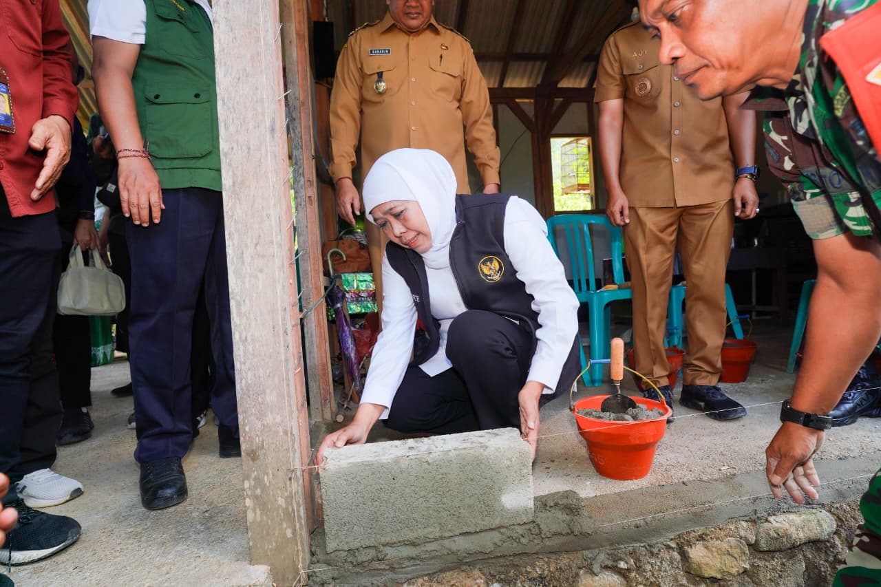 Gubernur Khofifah Apresiasi Rutilahu Kolaborasi Kodam V Brawijaya Sasar Renovasi 158 Rumah di Pacitan, Penuhi Kebutuhan Dasar Masyarakat