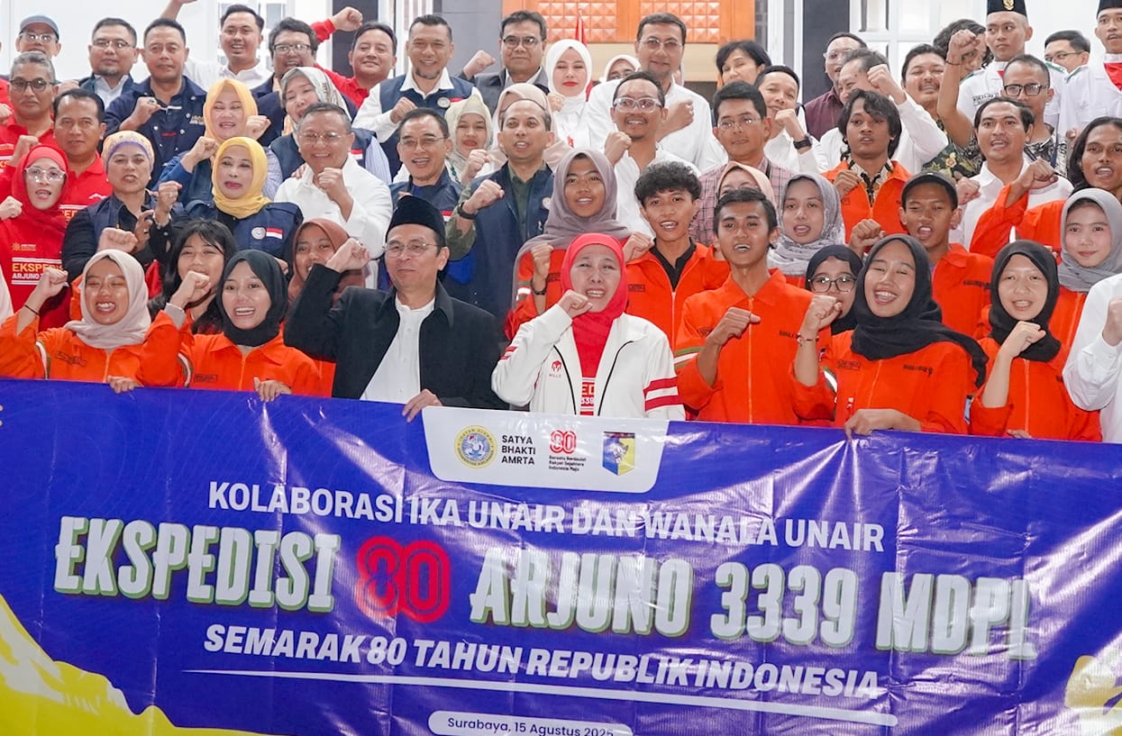 Lepas Wanala UNAIR Bergabung Tim Ekspedisi 80 Gunung Arjuno, Gubernur Khofifah Pesankan Wejangan Sunan Kalijaga: Urip Iku Urup