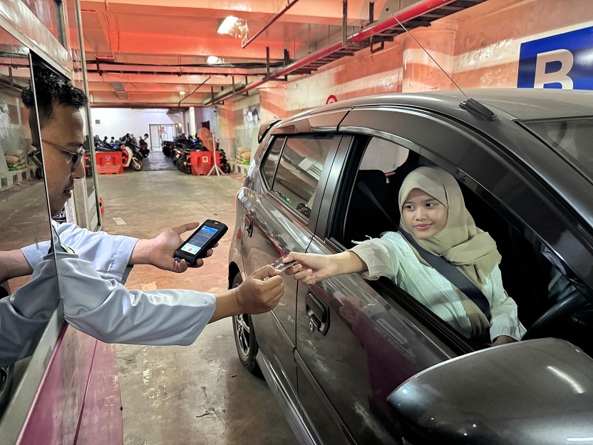 Rayakan HUT 80 RI, Tarif Parkir Khusus Rp80 via QRIS Diberlakukan di Sejumlah Titik Surabaya