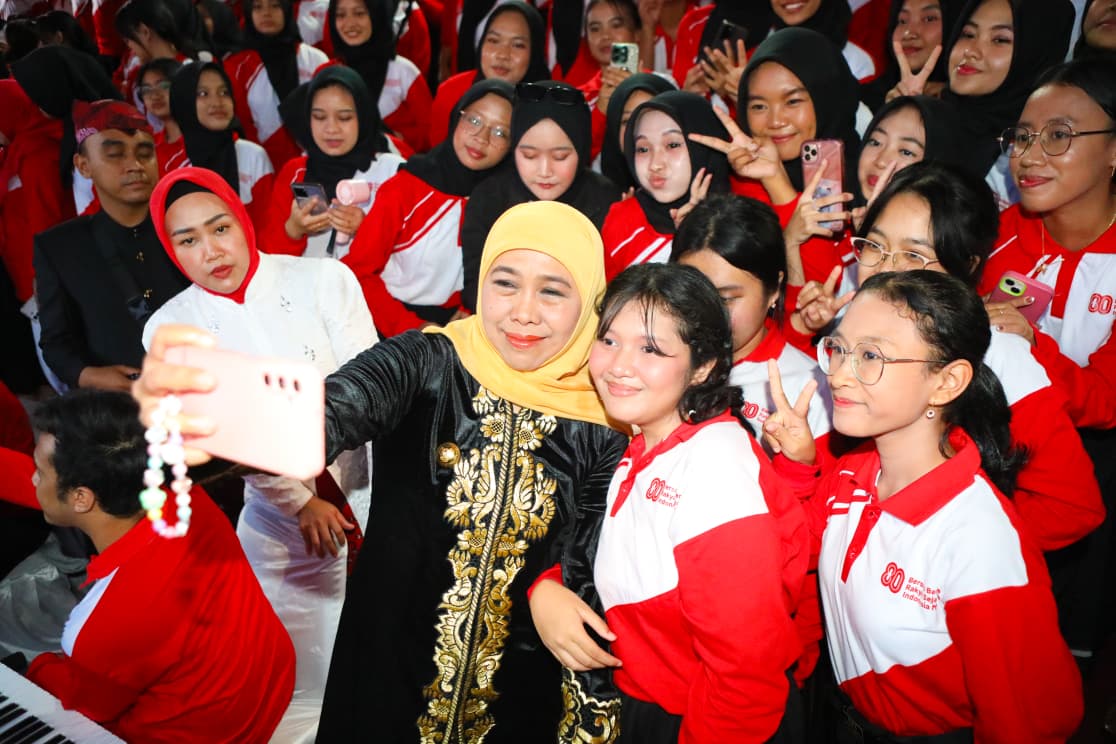 Apresiasi Paskibraka dan Pendukung HUT Ke 80 RI, Gubernur Khofifah: Jadi Anak Terbaik di Negeri Ini, Jaga Persatuan dan Terus Cintai NKRI