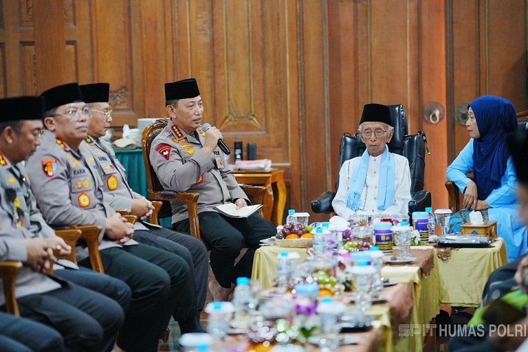 Kunjungi 2 Ponpes di Jatim, Kapolri: Amanat Presiden Menjaga Kerukunan