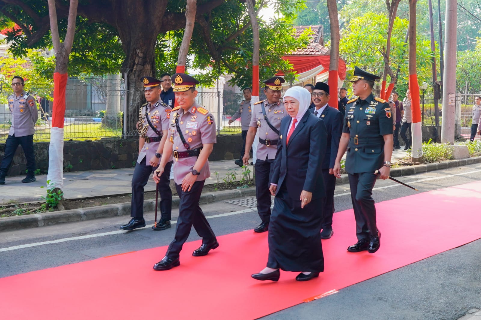 Gubernur Khofifah Hadiri Peringatan Hari Juang Polri Dipimpin Kapolri di Surabaya, Momentum Komitmen Pelayanan Terbaik untuk Masyarakat