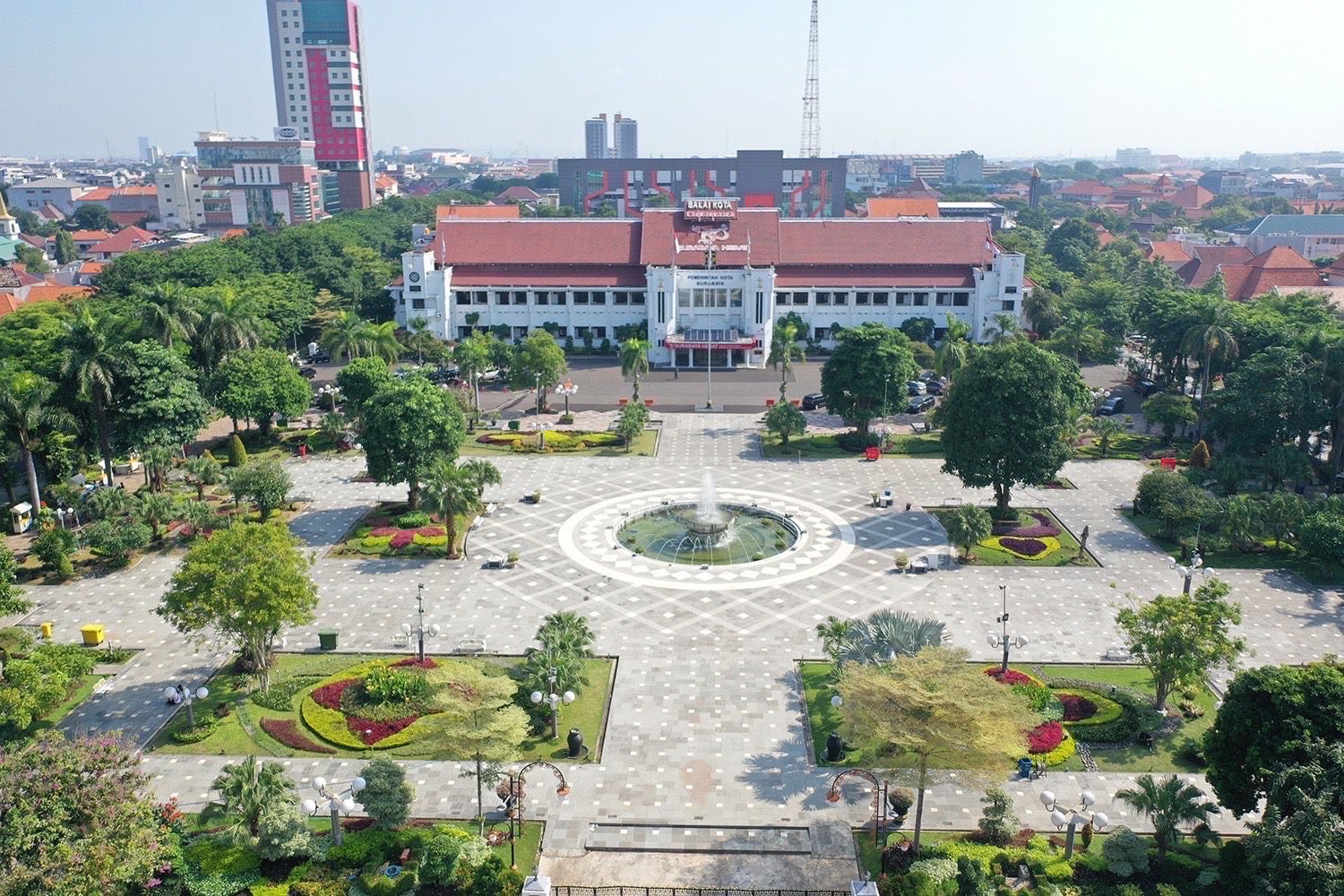 Pemasangan CCTV dan Aplikasi Pajak, Wali Kota Eri Ingin Tingkatkan Keterbukaan dan Kebersamaan di Surabaya