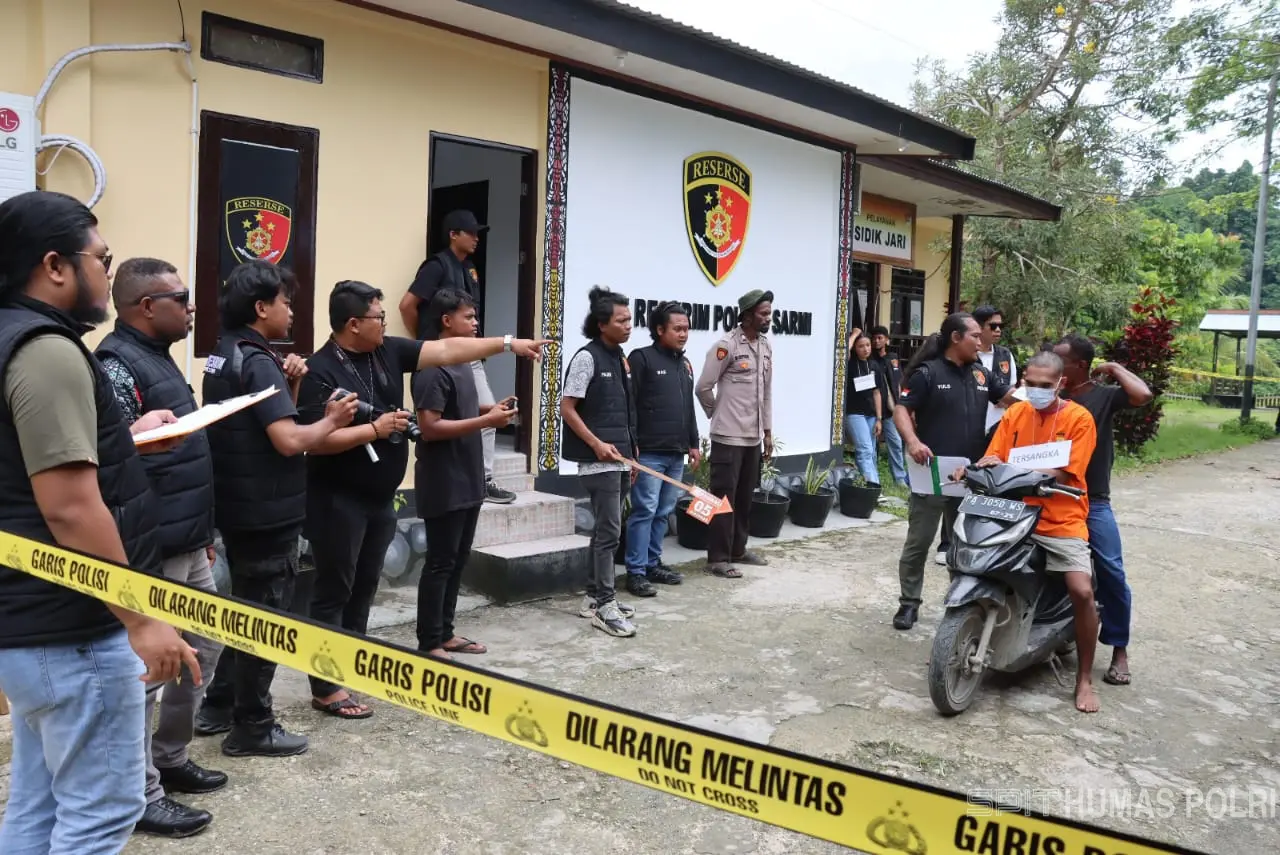 Polisi Gelar Rekonstruksi Kasus Pembunuhan di Sarmi, 35 Adegan Diperagakan