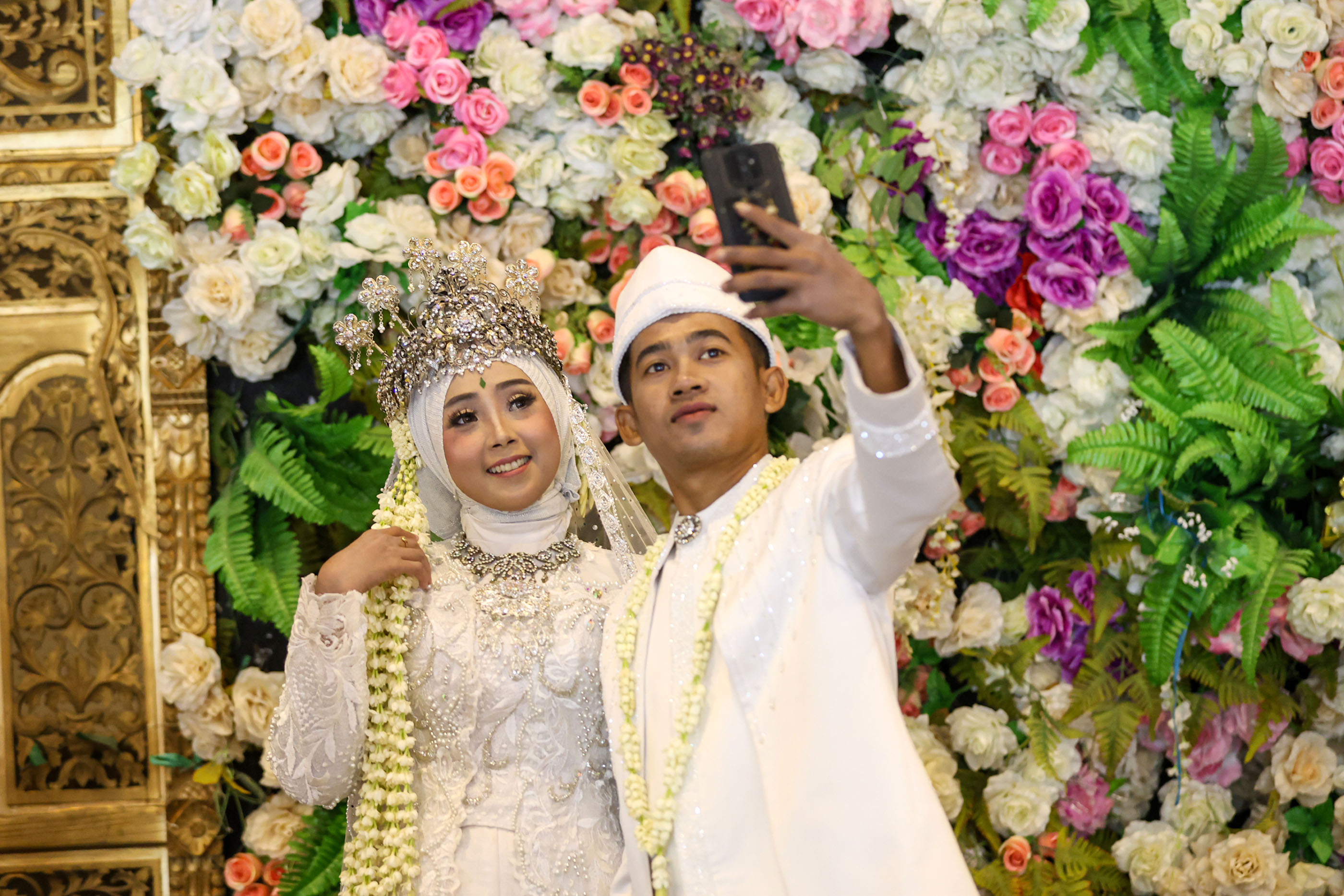 Isbat Nikah Massal, Kisah Haru Pasangan 40 Tahun Menikah yang Akhirnya Kantongi Buku Nikah