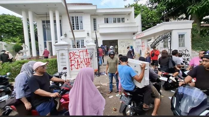 Polisi Amankan 9 Terduga Pelaku Penjarahan Rumah Uya Kuya