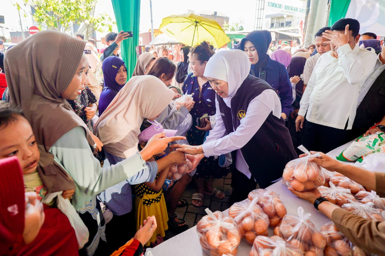 Warga Antusias Serbu Pasar Murah di Sidoarjo, Upaya Gubernur Khofifah Pastikan Stok Bapok Aman, Terjangkau dan Distribusi Lancar