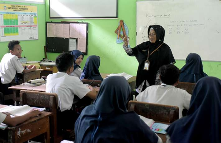 Menag: Tunjangan Profesi Guru Non PNS Naik Jadi Rp2 Juta per Bulan
