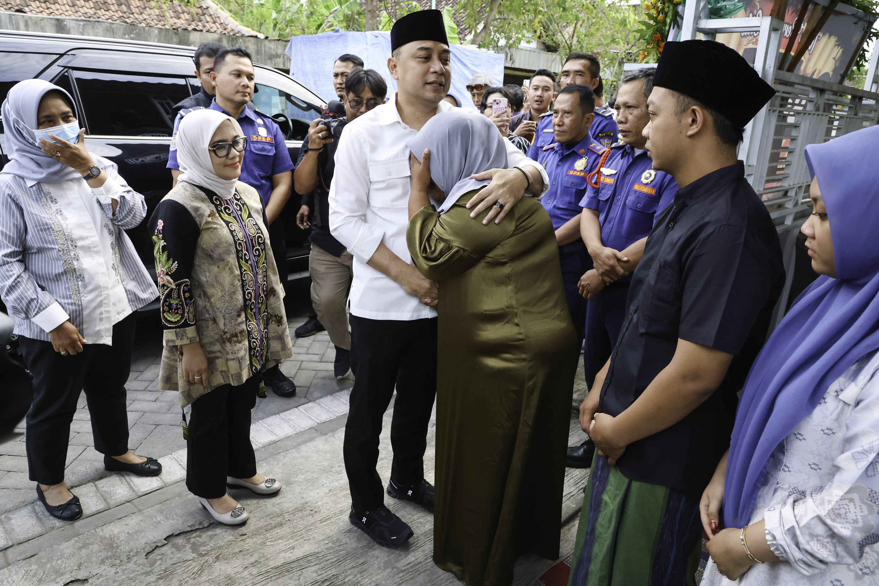 Pemkot Surabaya Apresiasi Pengorbanan Satgas yang Meninggal, Anaknya Lanjutkan Tugas Ayahnya