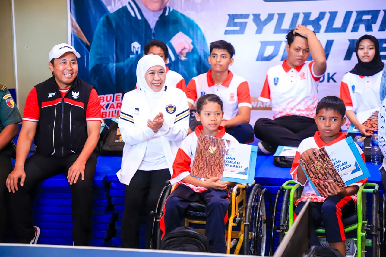 Tasyakuran Haornas XLII 2025, Gubernur Khofifah Tumpengan dan Bagikan Bantuan Atlet Paralimpik Jatim