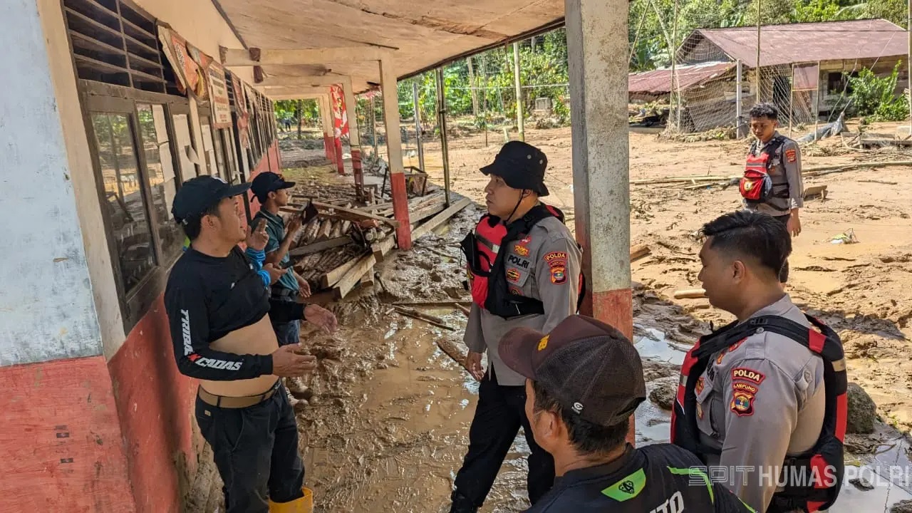 Tim Gabungan Sigap Bantu Korban Banjir Suoh