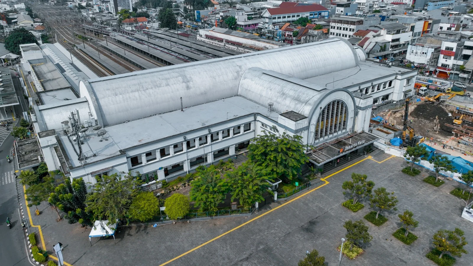 Stasiun Jakarta Kota: Jejak Sejarah, Simpul Mobilitas dan Gerbang Masa Depan