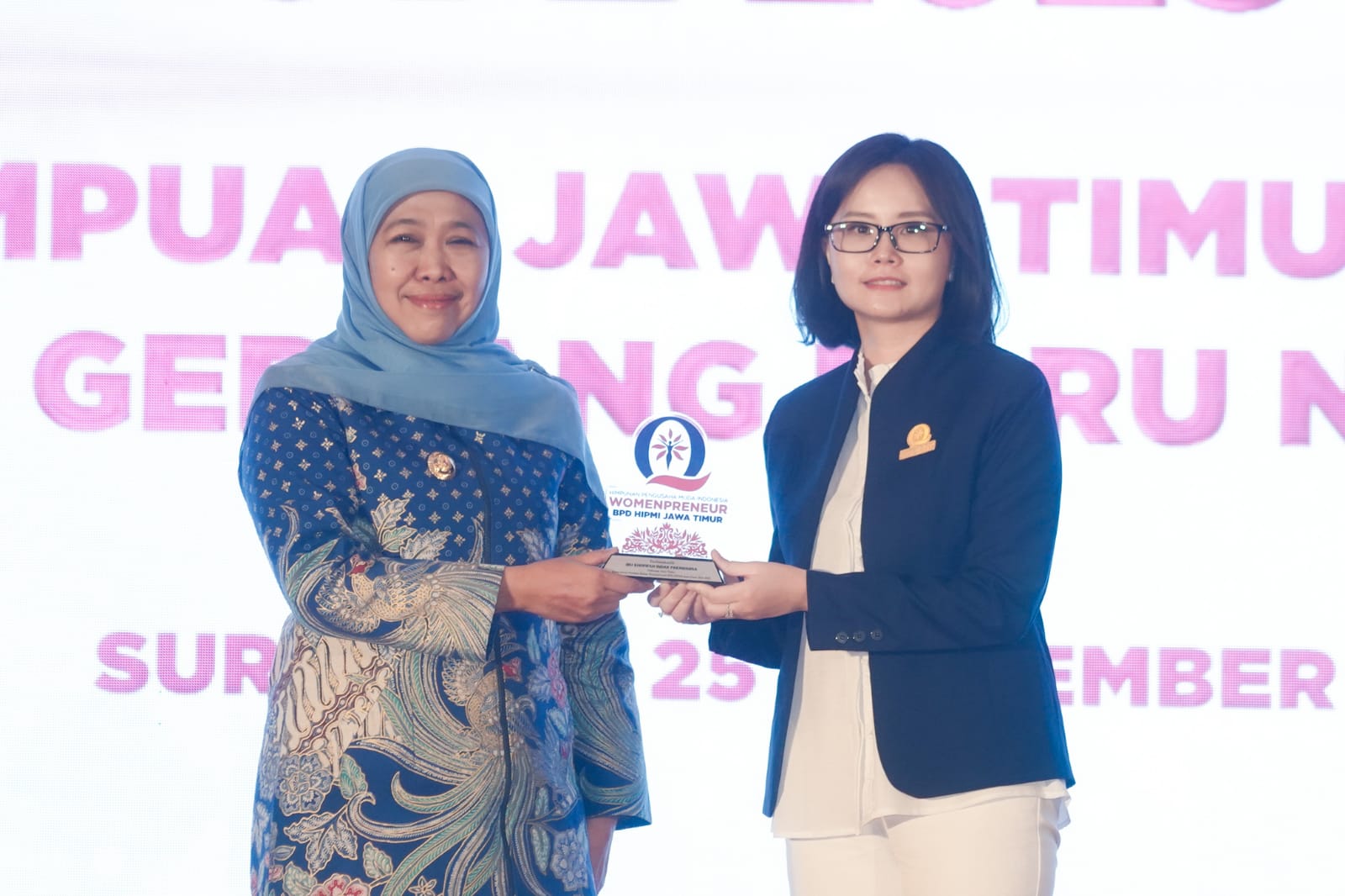 HIPMI Womenpreneur Resmi Dilantik, Gubernur Khofifah Ajak Perkuat Sinergi Dorong Perekonomian Jatim