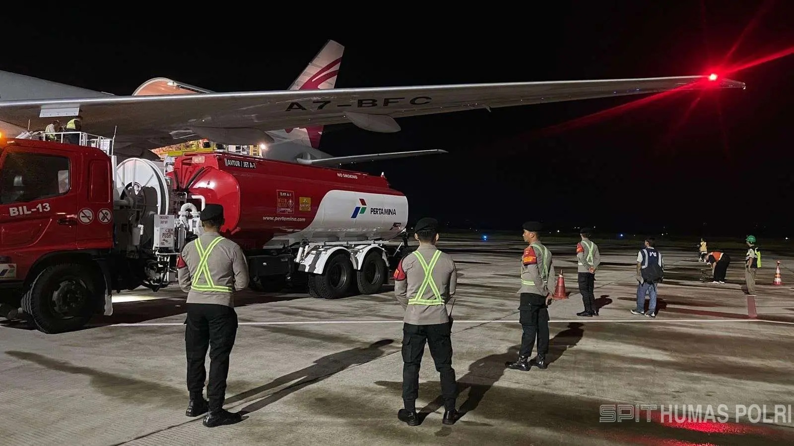 Kedatangan Logistik MotoGP Mandalika 2025 di Bandara Lombok Dijaga Ketat
