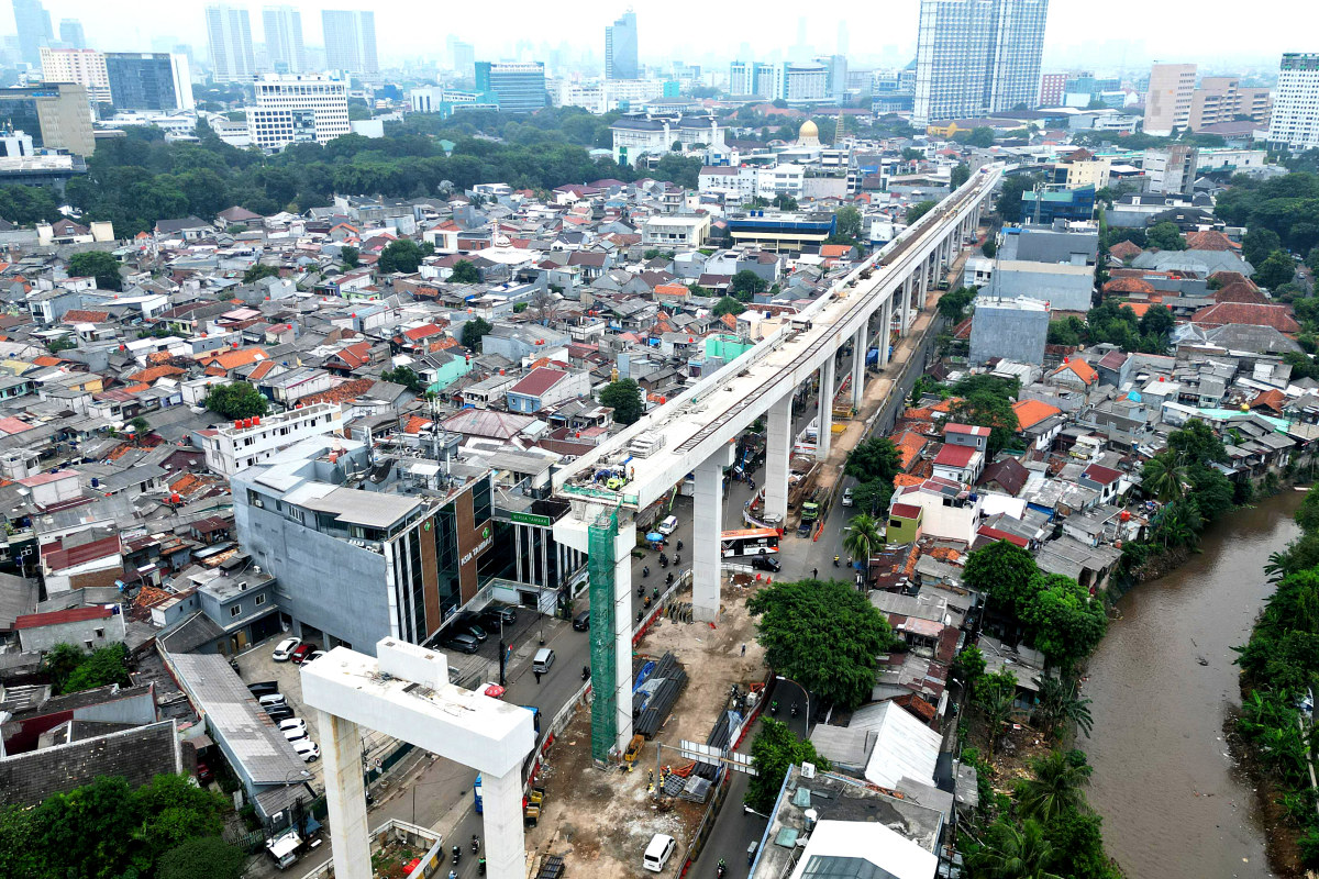 Progres LRT Jakarta Fase 1B Capai 72 Persen