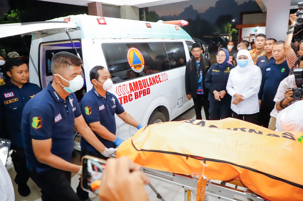 Gubernur Khofifah Pastikan Posko DVI  Post Mortem Korban Musibah Ponpes Al Khoziny di RS Bhayangkara Polda Jatim Bekerja Profesional