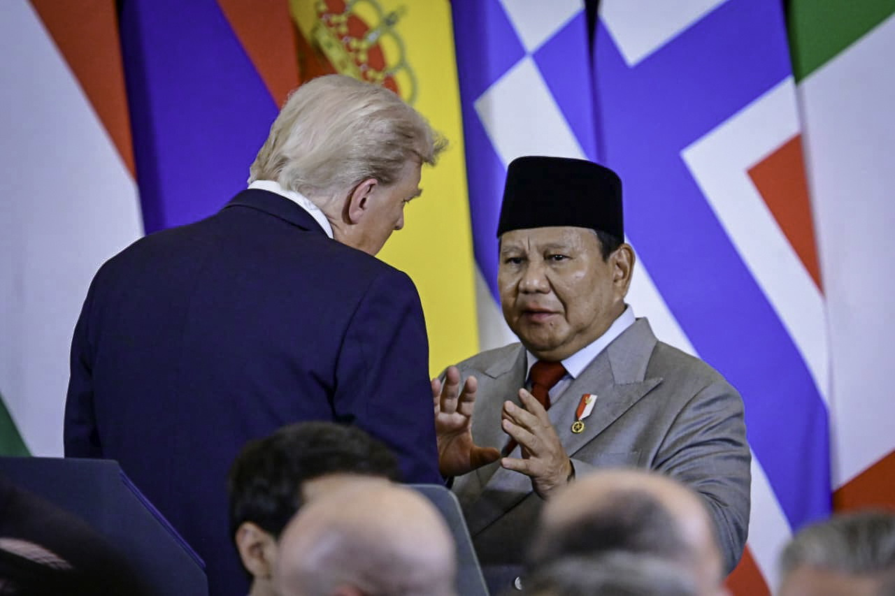Momen Hangat Trump dan Prabowo di Tengah KTT Perdamaian Timur Tengah