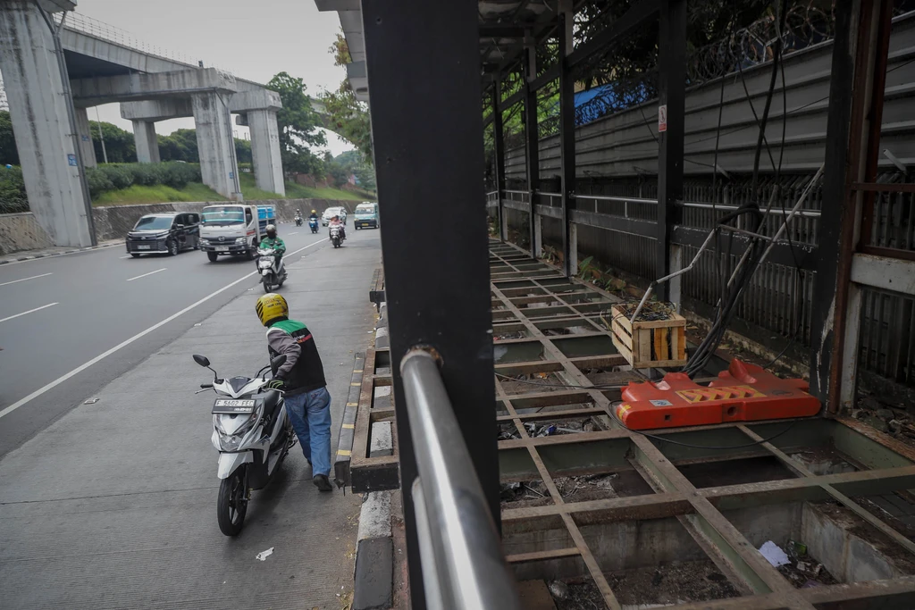 Terbengkalai, Pemprov DKI Bakal Bongkar Halte BNN 1