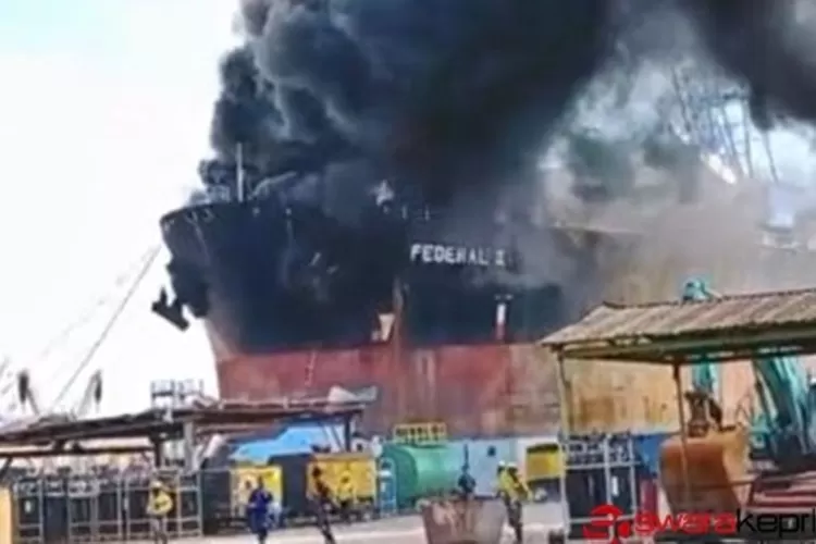 Penyebab Kebakaran Kapal Tanker MT Federal II Masih Diselidiki