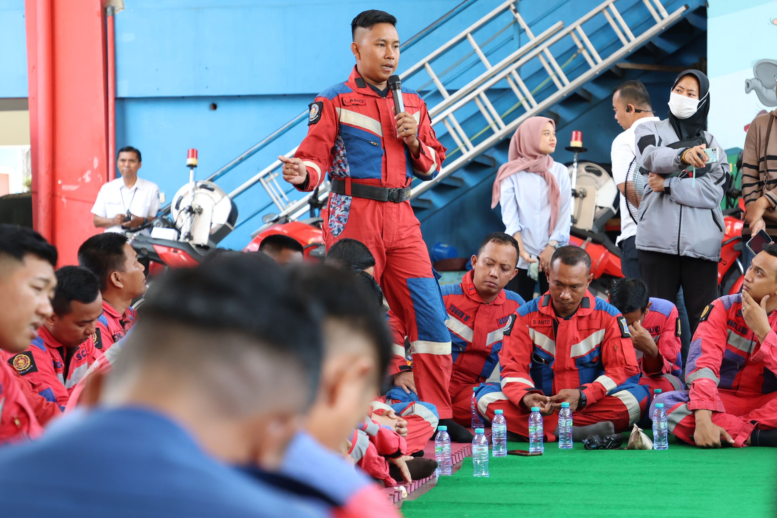 Kisah Menyentuh Tim Rescue Surabaya Selamatkan Santri di Reruntuhan Ponpes Al-Khoziny
