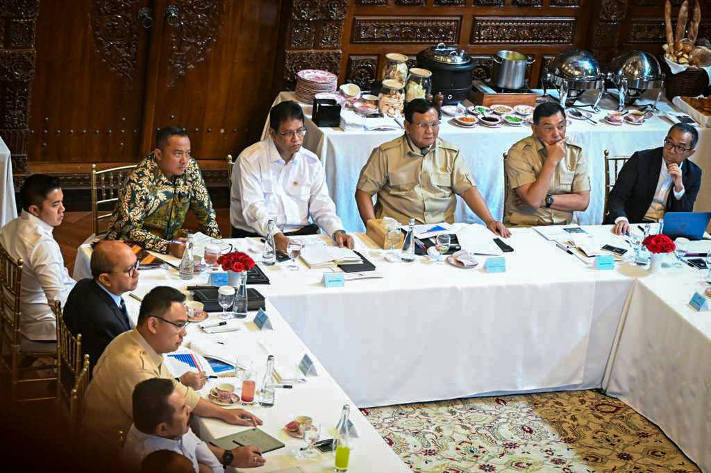 Rapat Terbatas di Kertanegara, Prabowo Tekankan Tiga Sektor Prioritas: Pertanian, Ekonomi dan Pendidikan