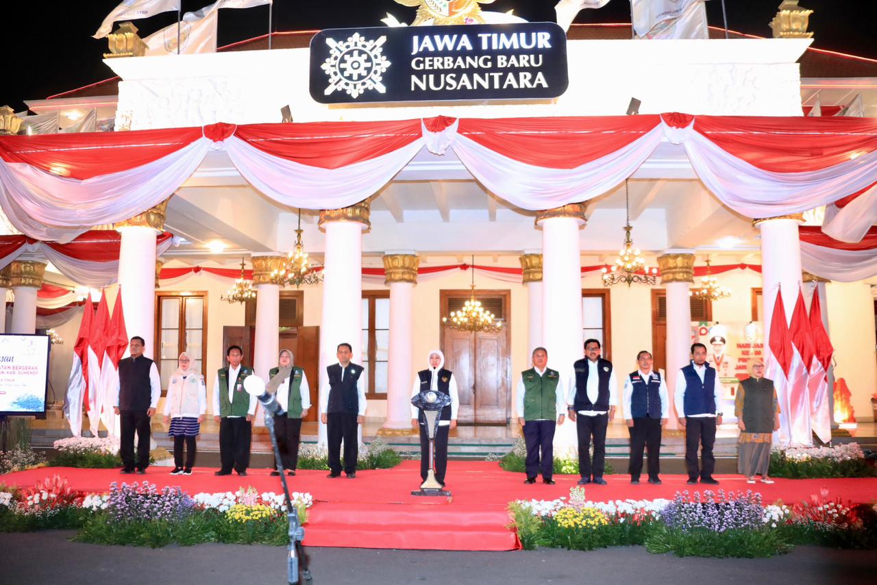 Gubernur Khofifah Lepas 62 Tim Yankes Bergerak, Layani  860 Kasus Kesehatan di Pulau Kangean