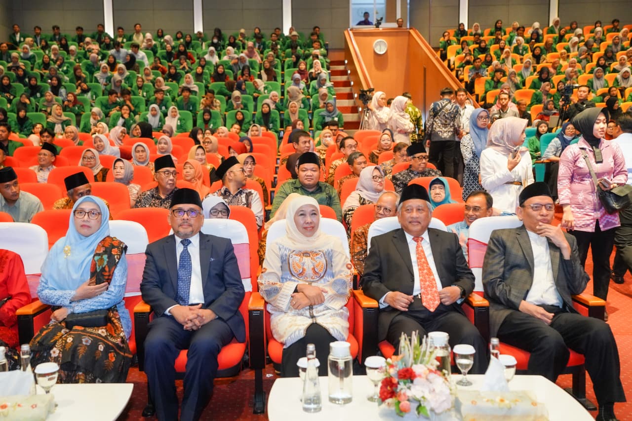 Hadiri Pelantikan Rektor UNUSA, Gubernur Khofifah Ajak Perkuat Peran Perguruan Tinggi Sebagai Kampus Berdampak Songsong Indonesia Emas 2045