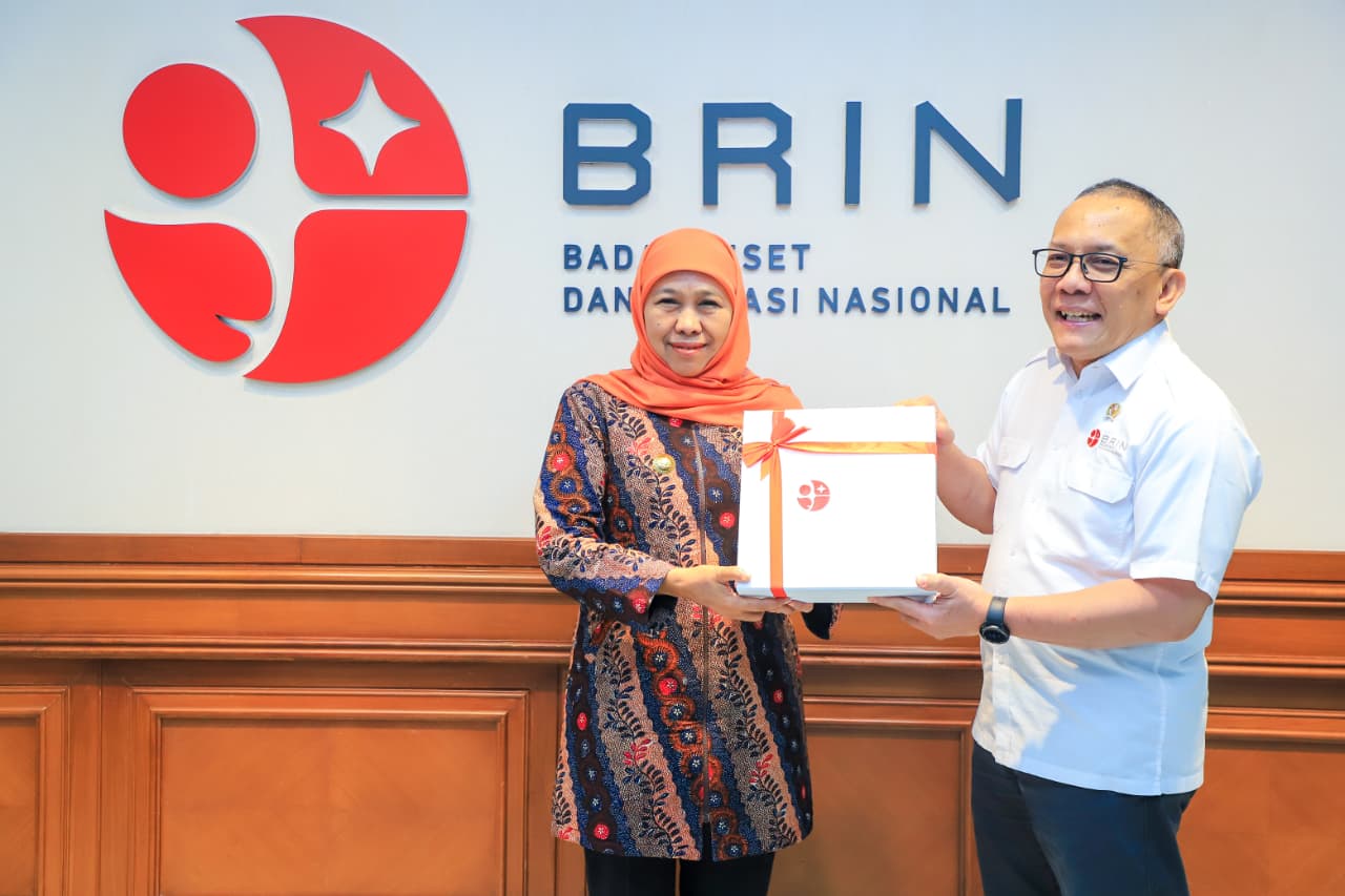 Pemprov Jatim Raih Penghargaan BRIDA BAPPERIDA Optimal 2025 dari BRIN, Gubernur Khofifah Tegaskan Riset  dan Inovasi Penguat Pembangunan Jatim