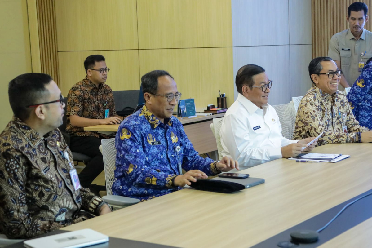 Gubernur Pramono Soroti Bahaya Mikroplastik dan Dorong Langkah Pencegahan Dini