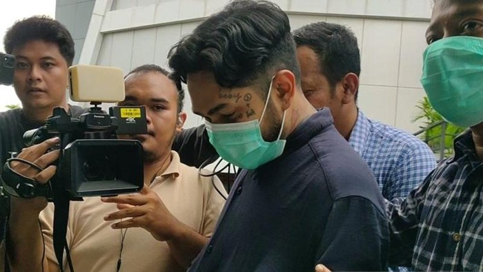 Penampakan Onad di Polres Jakbar, Jalani Pemeriksaan Terkait Narkoba
