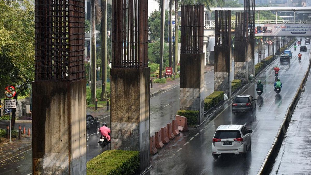 Pramono Pastikan Akan Surati Adhi Karya Soal Tiang Monorel yang Mangkrak