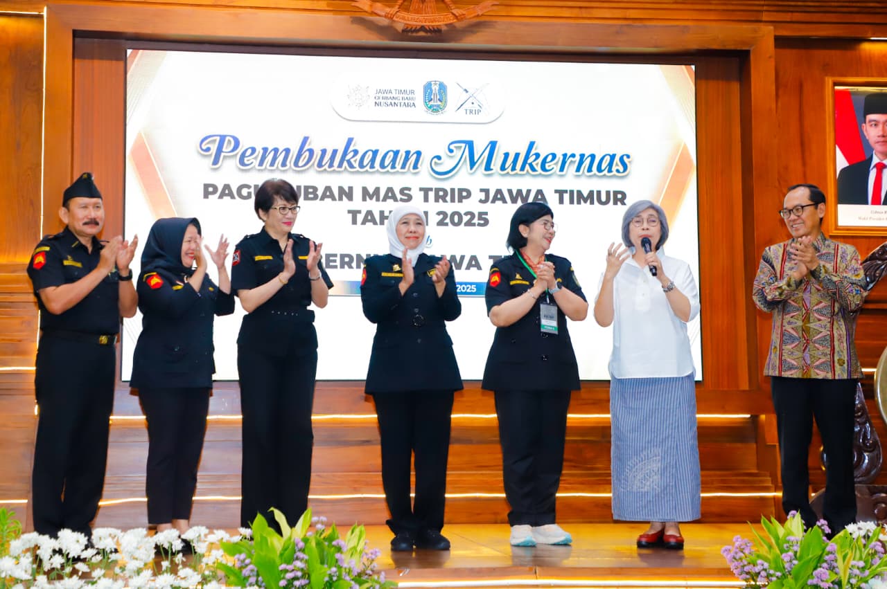 Gubernur Khofifah Dikukuhkan Dewan Pembina Kehormatan Paguyuban Mas TRIP Jatim, Beri Penguatan dan Bangun Semangat Perjuangan Pemuda Pelajar di Jatim