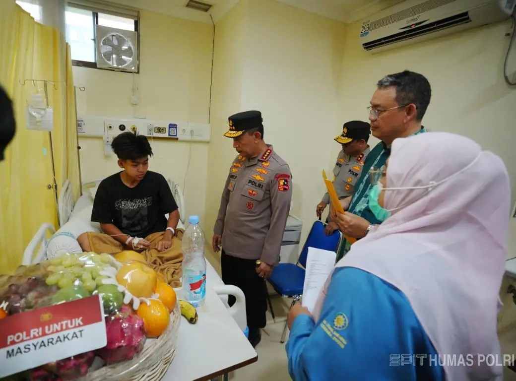 Dialog dengan Korban Ledakan SMAN 72, Kapolri : Siswa Masih Semangat Sekolah