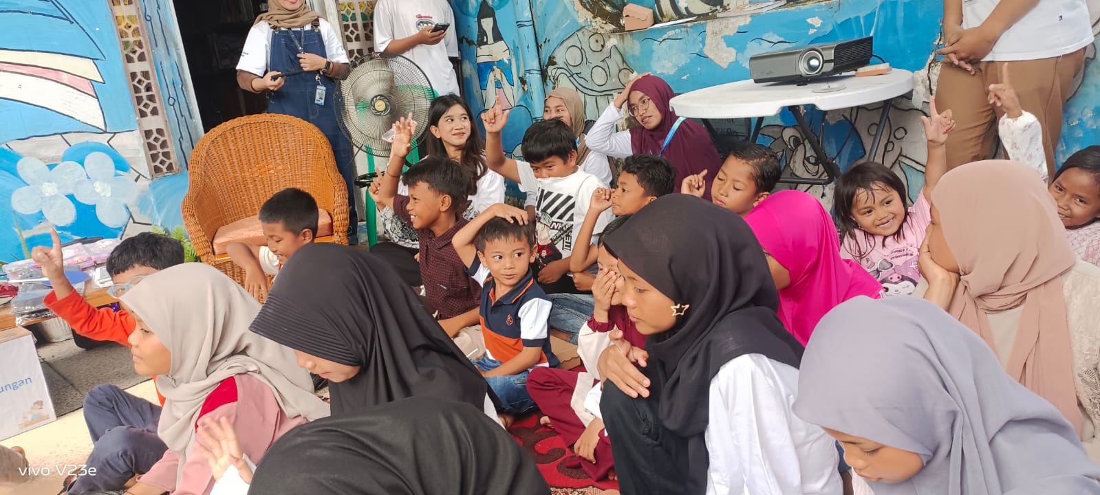 Komunita Mengajar Kemenkeu Kunjungi Rumah Baca Teras Talenta