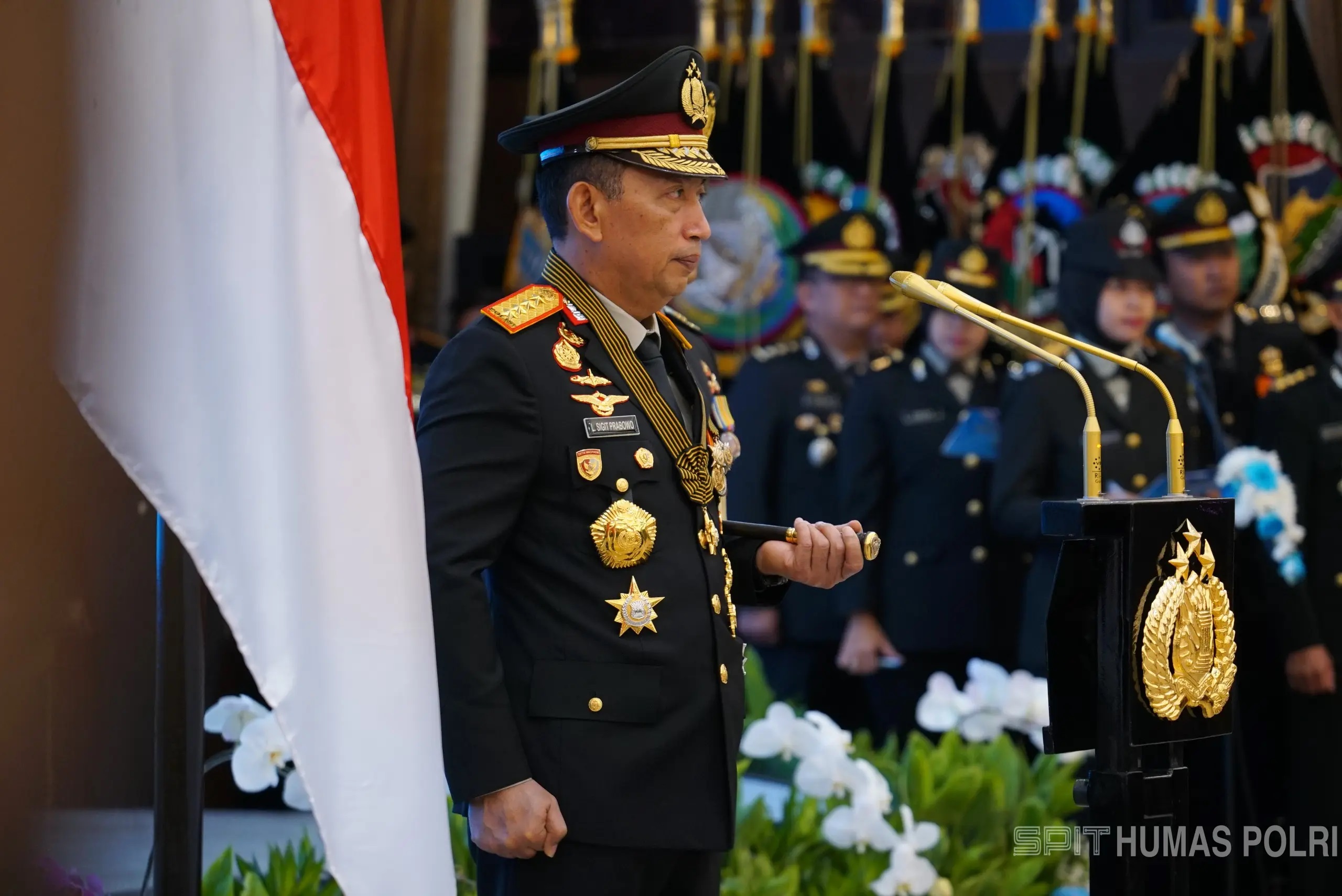 Bintang Bhayangkara Pratama Dianugrahkan kepada 47 Perwira Polri, 3 Perwira TNI, dan 1 ASN