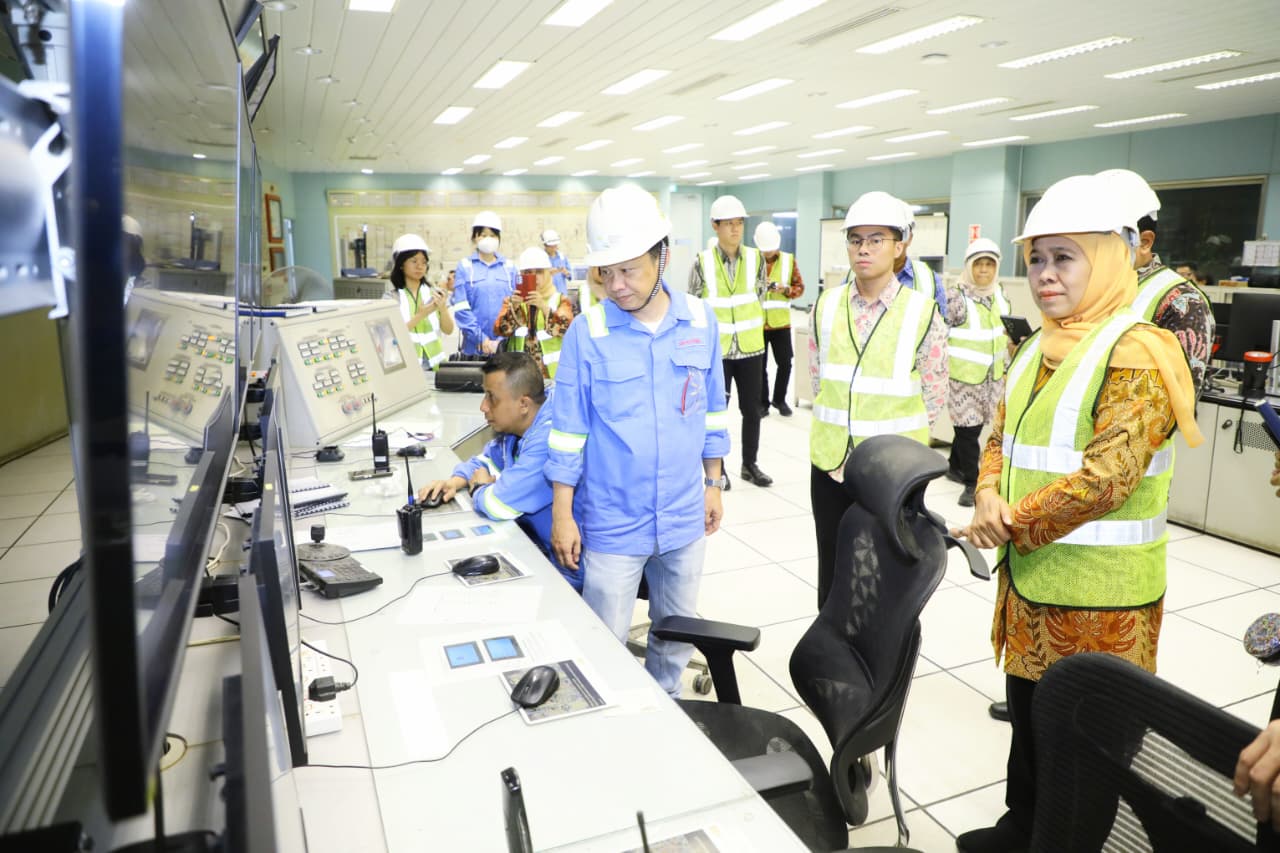 Gubernur Khofifah Kunjungi Tuas South Incineration Plant Singapura, Referensi Teknologi Pengolahan Sampah Modern