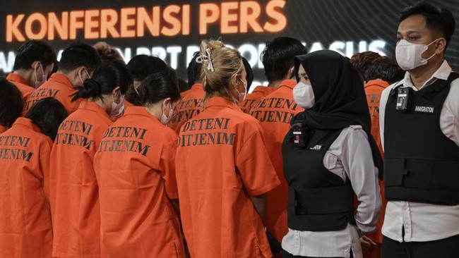 Polisi Gerebek Markas Polisi Gadungan di Lampung, 27 WNA China Ditangkap