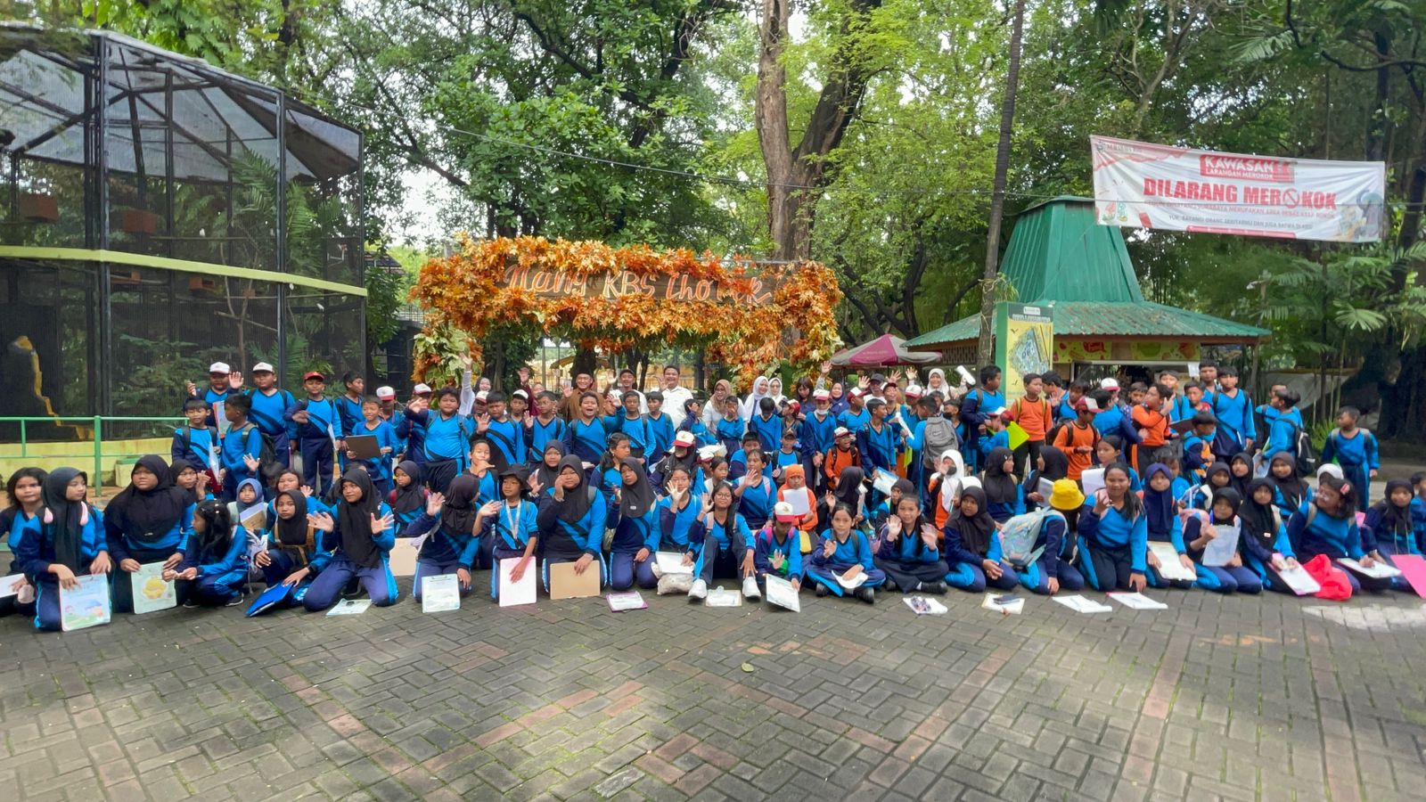 Hari Guru Nasional, Kader PDIP Surabaya Putuskan Jadi Guru tanpa Dibayar